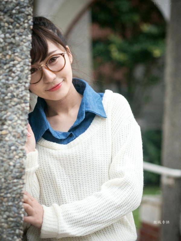 邱爱晨 艾比  台湾正妹艾比《台湾大学》户外街拍女神写真集，清新学院风白毛衣少女私房照 [158P]第128张图片