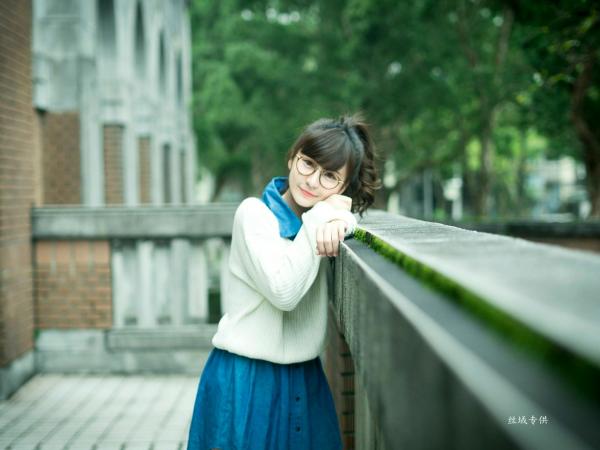 邱爱晨 艾比  台湾正妹艾比《台湾大学》户外街拍女神写真集，清新学院风白毛衣少女私房照 [158P]第142张图片