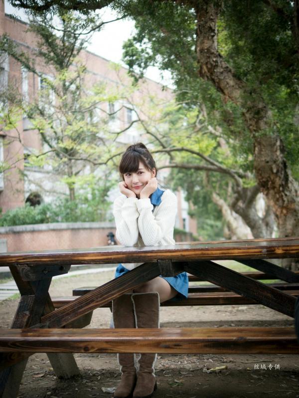 邱爱晨 艾比  台湾正妹艾比《台湾大学》户外街拍女神写真集，清新学院风白毛衣少女私房照 [158P]第148张图片