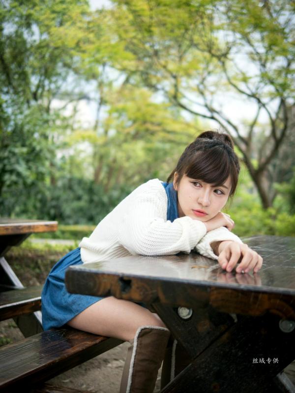 邱爱晨 艾比  台湾正妹艾比《台湾大学》户外街拍女神写真集，清新学院风白毛衣少女私房照 [158P]第150张图片