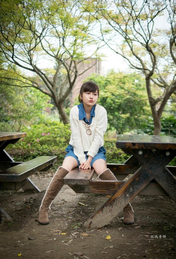 邱爱晨 艾比  台湾正妹艾比《台湾大学》户外街拍女神写真集，清新学院风白毛衣少女私房照 [158P]第153张图片