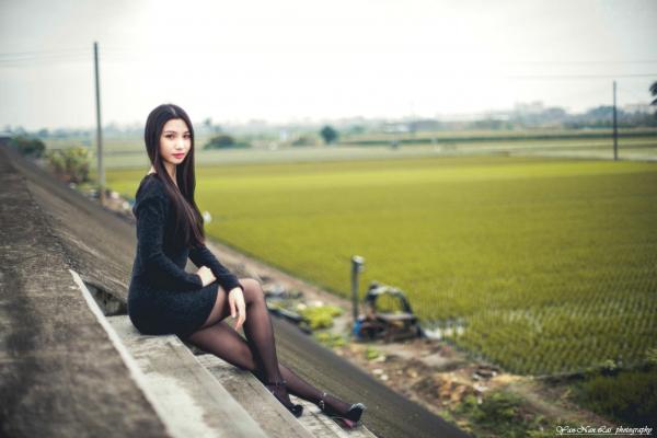 刘珍妮coco   台湾正妹Jenny户外街拍写真：黑色紧身裙与丝袜高跟鞋展现冷艳气质，精选39P美腿外拍特辑第25张图片