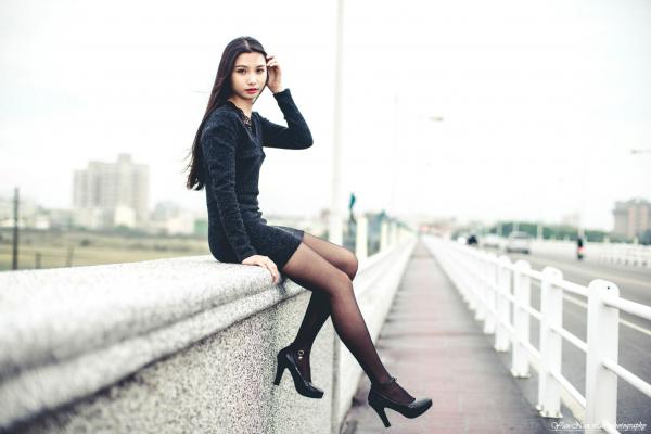 刘珍妮coco   台湾正妹Jenny户外街拍写真：黑色紧身裙与丝袜高跟鞋展现冷艳气质，精选39P美腿外拍特辑第38张图片