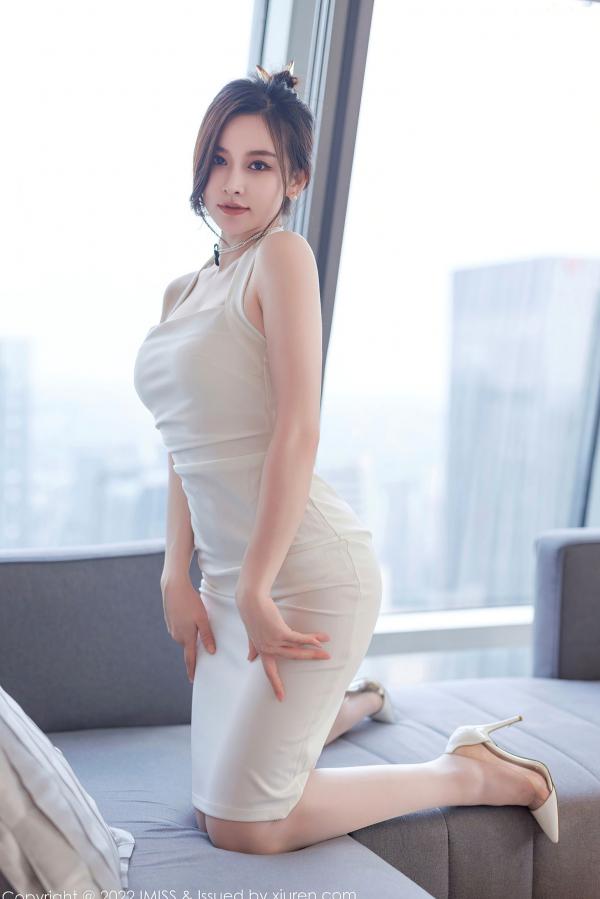 任育萱   IMiss爱蜜社705期-Vanessa纯白修身连衣长裙私房照，气质女神酒店室内诱惑写真第22张图片