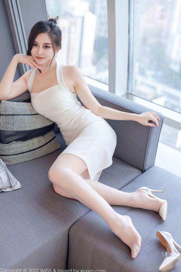 任育萱   IMiss爱蜜社705期-Vanessa纯白修身连衣长裙私房照，气质女神酒店室内诱惑写真第29张图片