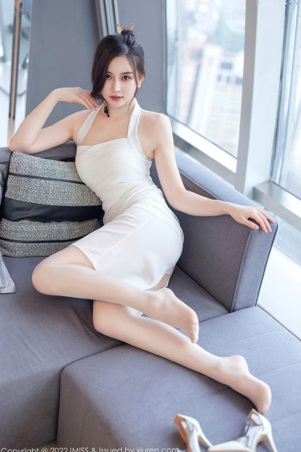 任育萱   IMiss爱蜜社705期-Vanessa纯白修身连衣长裙私房照，气质女神酒店室内诱惑写真第32张图片
