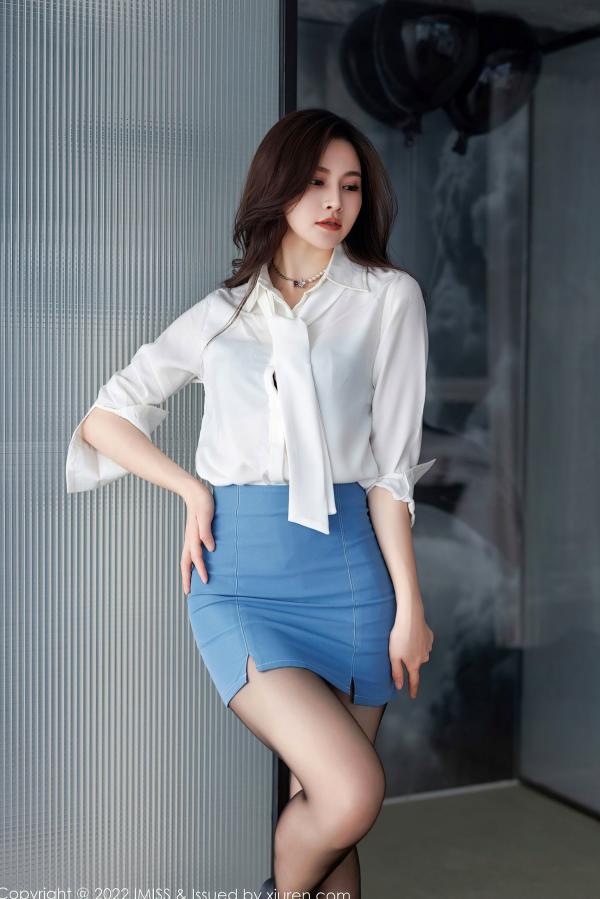 任育萱   IMiss爱蜜社-700-Vanessa-白衬衫制服诱惑与黑丝美腿的职场私房写真，极致性感OL风格展现迷人曲线第1张图片