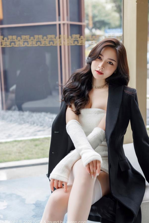 任育萱   IMiss爱蜜社-671-Vanessa-纯白蕾丝内衣白丝吊带袜私房写真，居家卧室风格尽显极致性感尤物魅力第6张图片