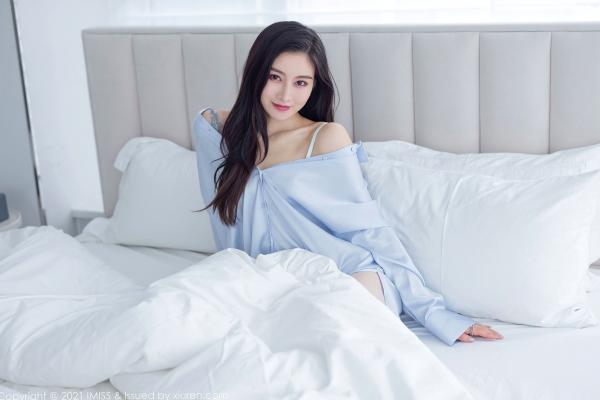 任育萱   IMiss爱蜜社-614-Vanessa-居家私房女友视角大号衬衫淡蓝内衣，清新纯欲性感治愈系写真第18张图片
