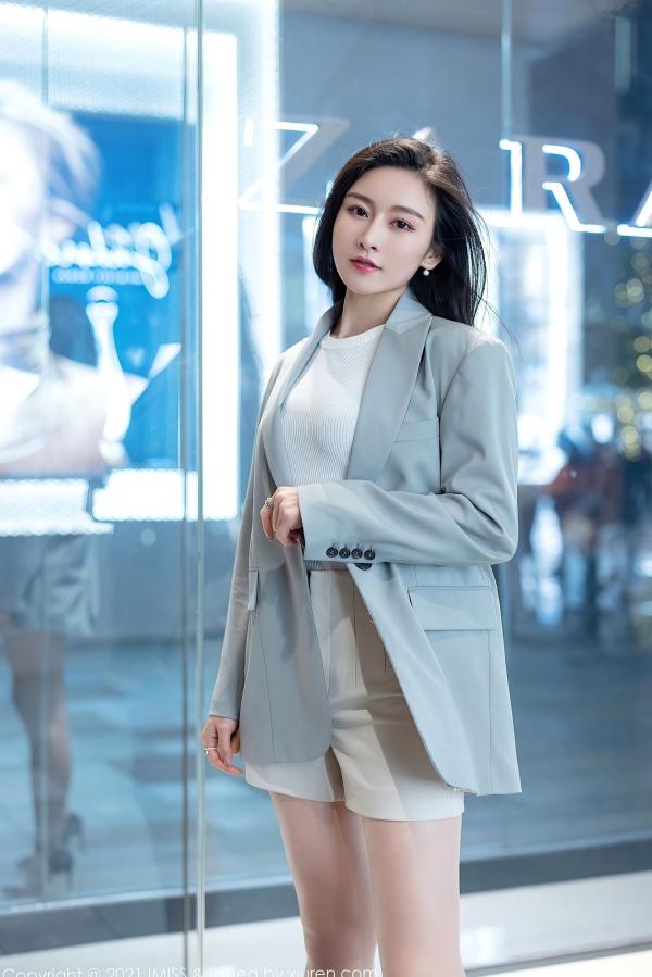 任育萱   IMiss爱蜜社-Vanessa职场OL装束与黑蕾丝内衣写真-办公室制服诱惑与性感私房美图第5张图片
