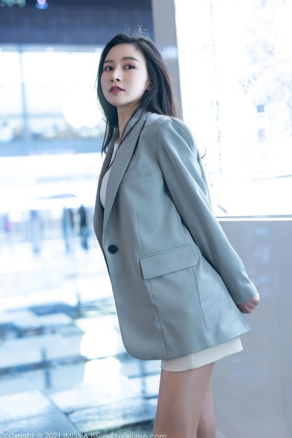 任育萱   IMiss爱蜜社-Vanessa职场OL装束与黑蕾丝内衣写真-办公室制服诱惑与性感私房美图第15张图片