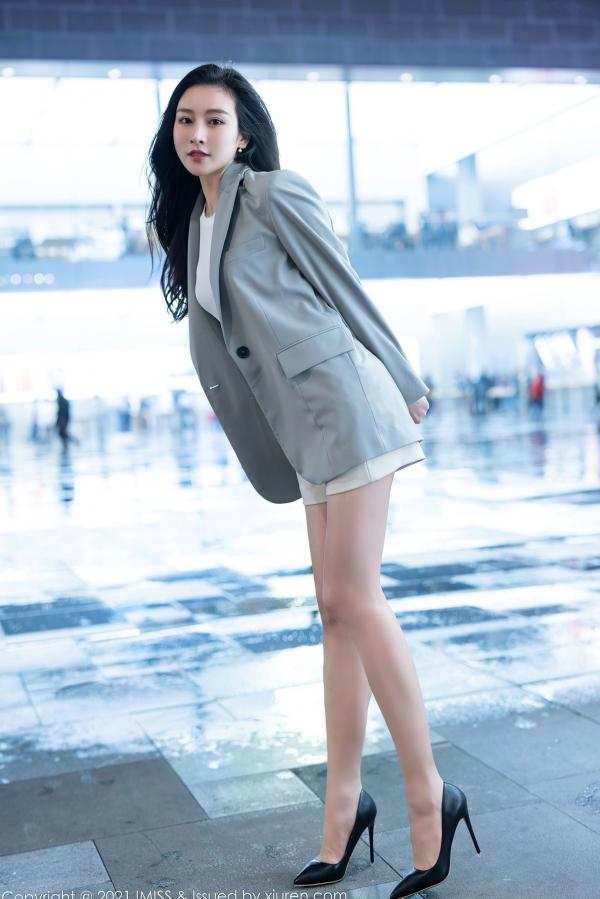 任育萱   IMiss爱蜜社-Vanessa职场OL装束与黑蕾丝内衣写真-办公室制服诱惑与性感私房美图第16张图片
