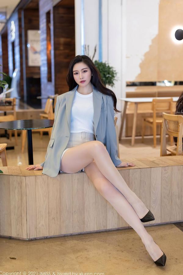 任育萱   IMiss爱蜜社-Vanessa职场OL装束与黑蕾丝内衣写真-办公室制服诱惑与性感私房美图第23张图片