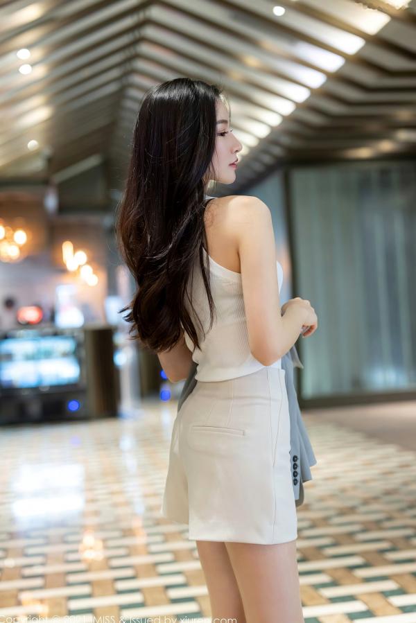 任育萱   IMiss爱蜜社-Vanessa职场OL装束与黑蕾丝内衣写真-办公室制服诱惑与性感私房美图第27张图片