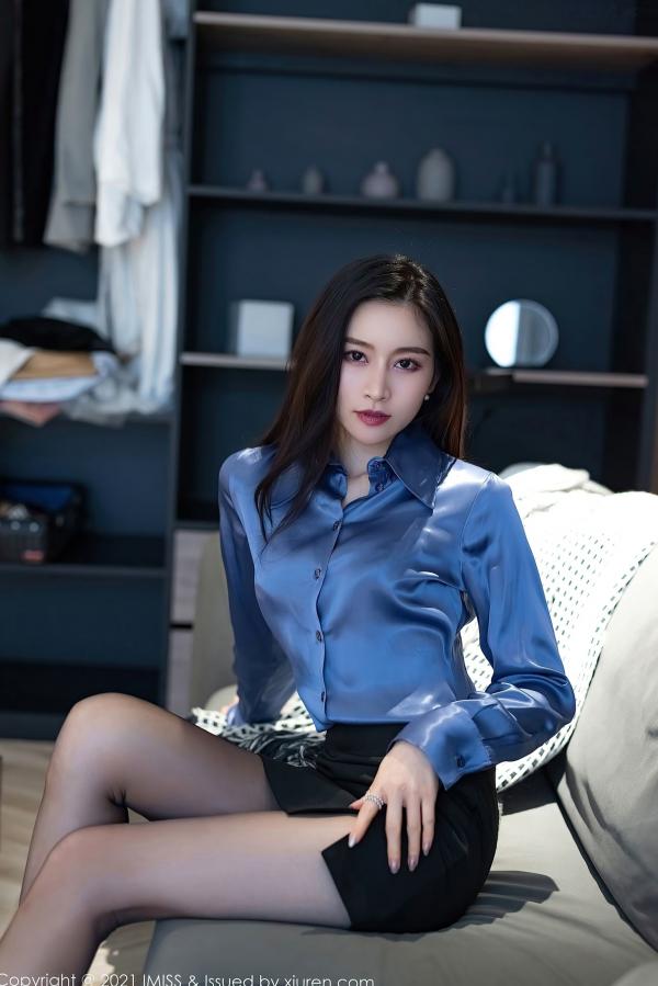 任育萱   IMiss爱蜜社604期：Vanessa职场OL蓝衬衫黑短裙性感套图，绝美黑丝私房诱惑写真第8张图片