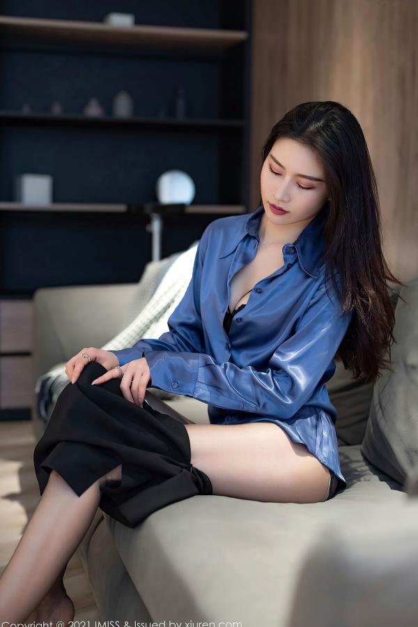 任育萱   IMiss爱蜜社604期：Vanessa职场OL蓝衬衫黑短裙性感套图，绝美黑丝私房诱惑写真第25张图片