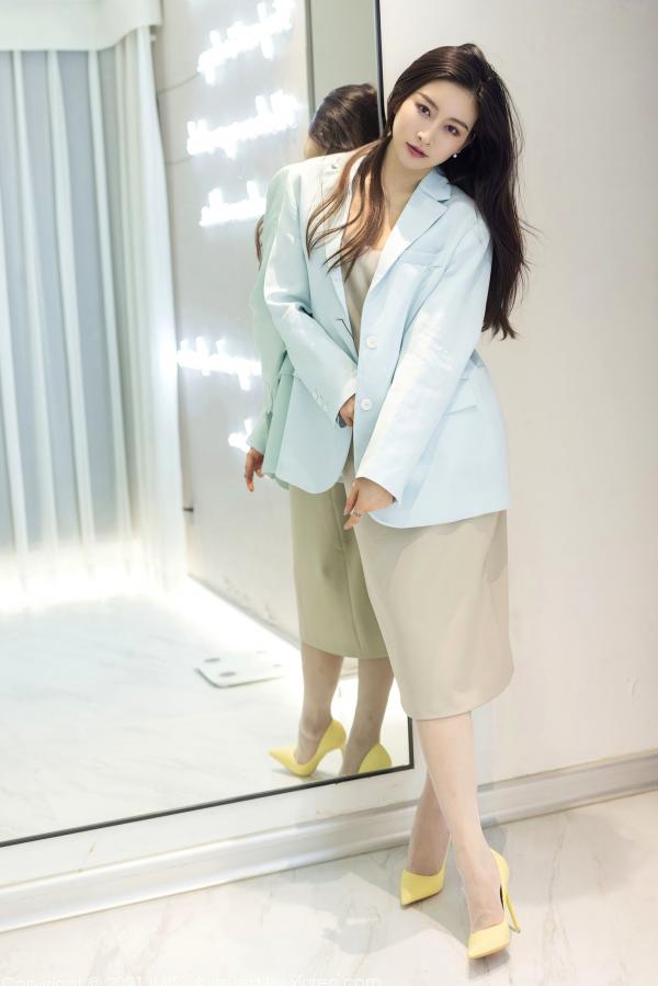 任育萱   IMiss爱蜜社-601-Vanessa-职场风浅色西装叠穿与清透白蕾丝吊带私房，知性与性感并存，极品身材极致诱惑第7张图片
