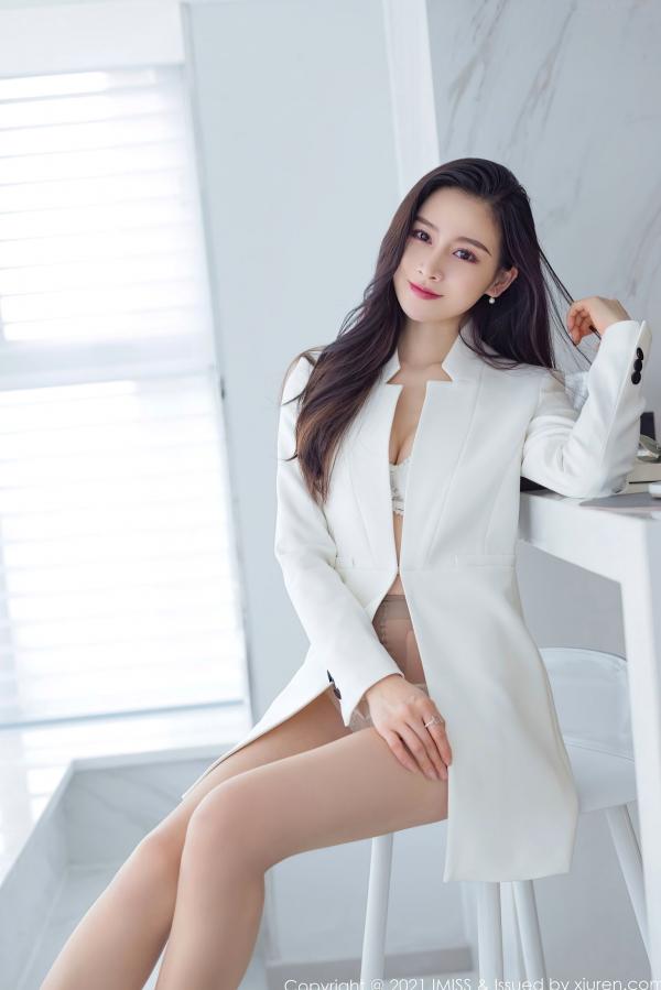 任育萱   IMiss爱蜜社-594-Vanessa-职场白领风白色外套搭配肉丝与性感内衣，都市丽人纯欲绝美私房写真-2021.05.19第6张图片