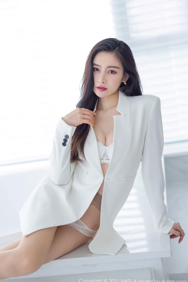 任育萱   IMiss爱蜜社-594-Vanessa-职场白领风白色外套搭配肉丝与性感内衣，都市丽人纯欲绝美私房写真-2021.05.19第12张图片