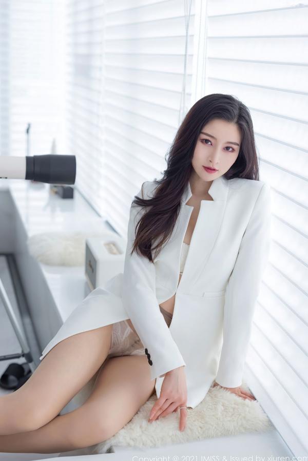 任育萱   IMiss爱蜜社-594-Vanessa-职场白领风白色外套搭配肉丝与性感内衣，都市丽人纯欲绝美私房写真-2021.05.19第19张图片