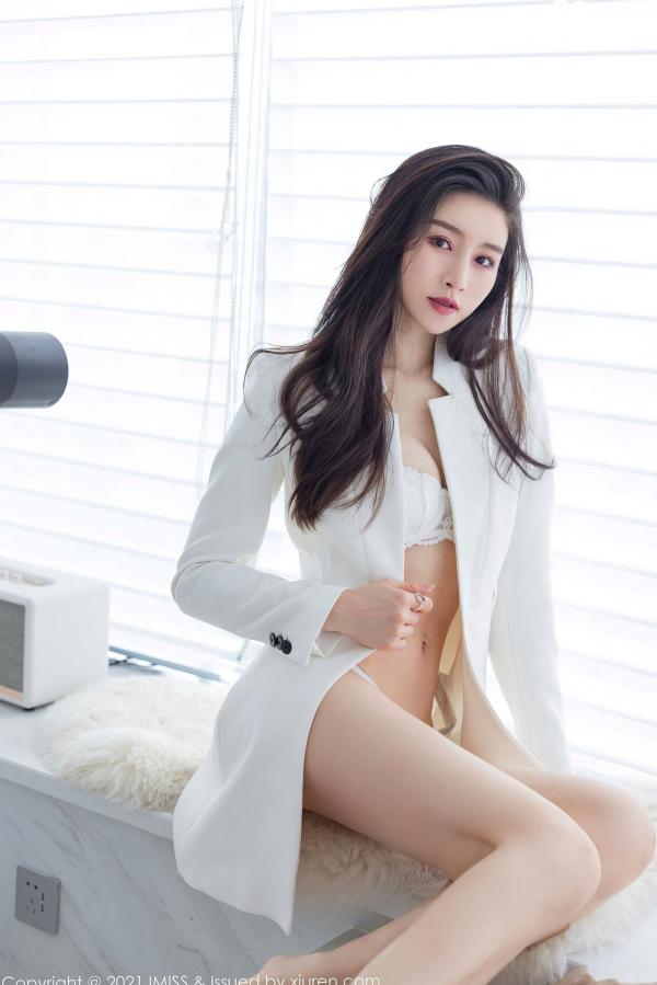 任育萱   IMiss爱蜜社-594-Vanessa-职场白领风白色外套搭配肉丝与性感内衣，都市丽人纯欲绝美私房写真-2021.05.19第25张图片