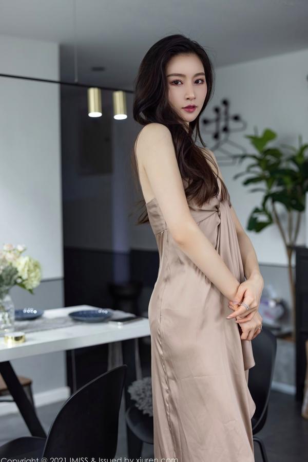 任育萱   IMiss爱蜜社592期Vanessa：居家吊带礼服与白色蕾丝睡衣私房写真，唯美优雅展现极致性感第8张图片