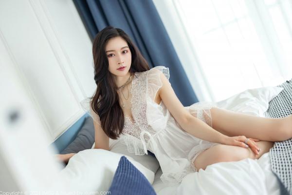任育萱   IMiss爱蜜社592期Vanessa：居家吊带礼服与白色蕾丝睡衣私房写真，唯美优雅展现极致性感第29张图片