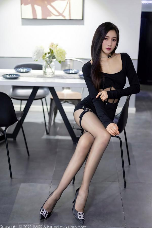 任育萱   IMiss爱蜜社576期Vanessa私房写真：黑色蕾丝内衣搭配透肉黑丝，展现极致诱惑与美腿风情第8张图片