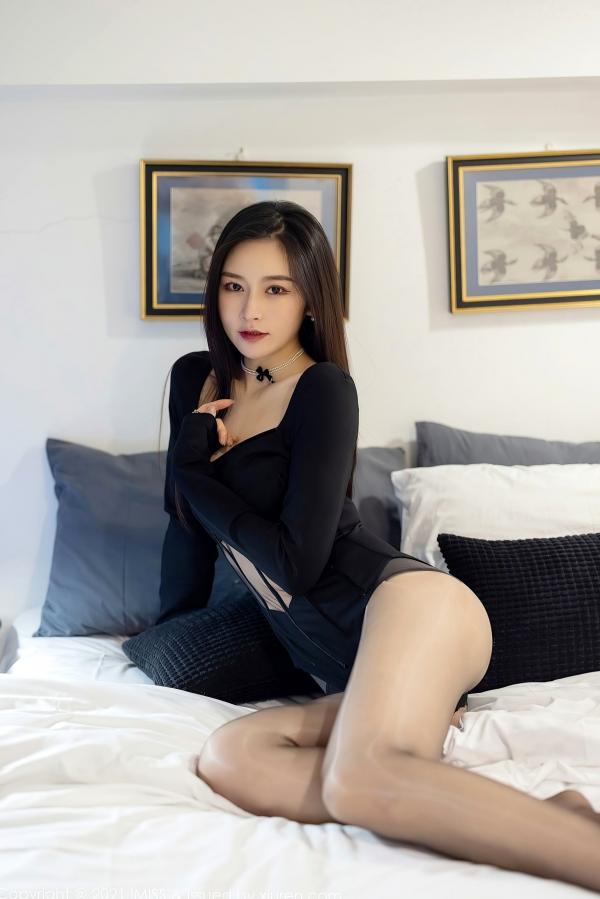 任育萱   IMiss爱蜜社576期Vanessa私房写真：黑色蕾丝内衣搭配透肉黑丝，展现极致诱惑与美腿风情第40张图片