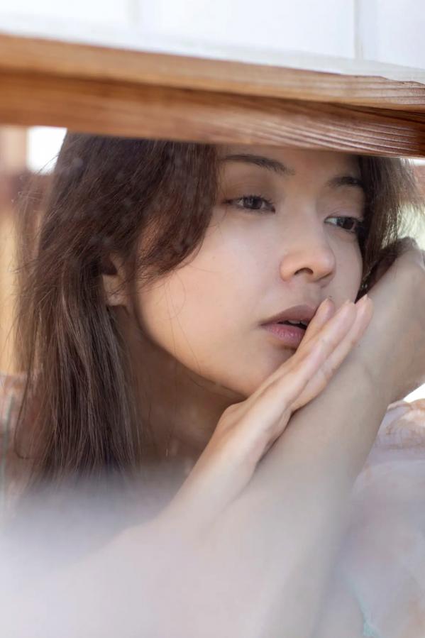 田中道子  田中道子 - 光の射すほうへ 日本女神内衣私房与户外清新性感写真第13张图片
