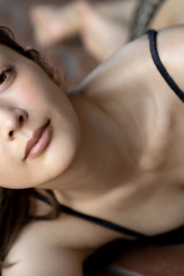 田中道子  田中道子 - 光の射すほうへ 日本女神内衣私房与户外清新性感写真第31张图片
