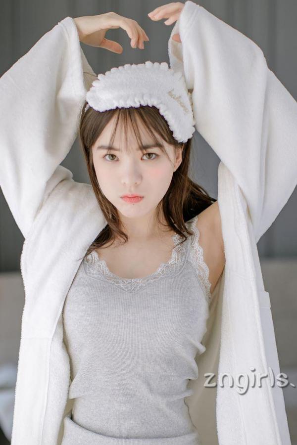 하늘 Ha Neul 南韩超人气网红Ha Neul 初成熟的内衣模特儿第3张图片