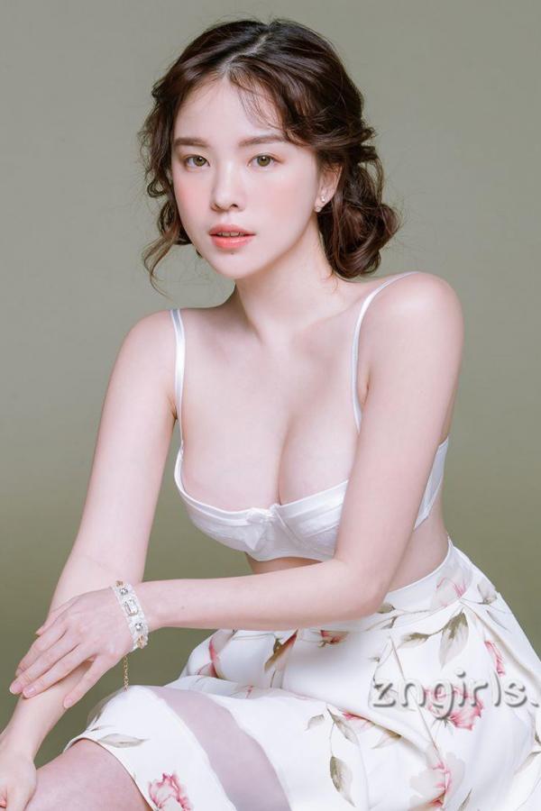 하늘 Ha Neul 南韩超人气网红Ha Neul 初成熟的内衣模特儿第12张图片