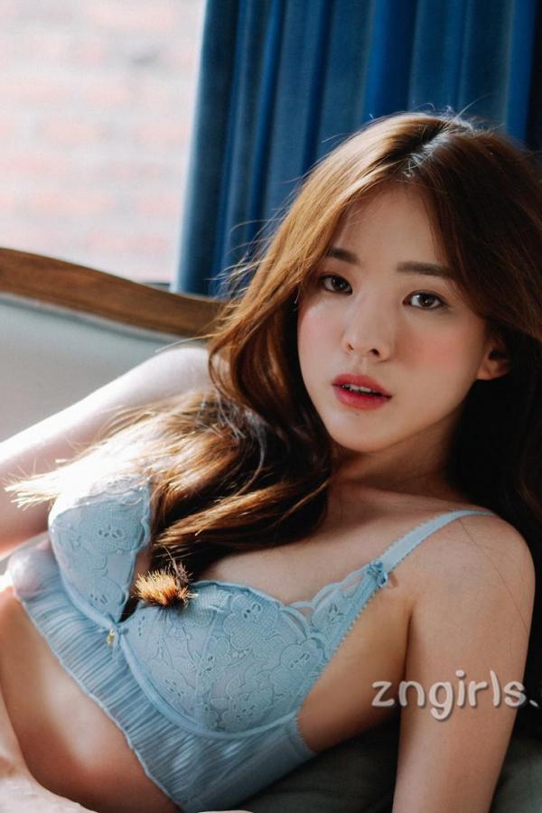 하늘 Ha Neul 南韩超人气网红Ha Neul 初成熟的内衣模特儿第50张图片