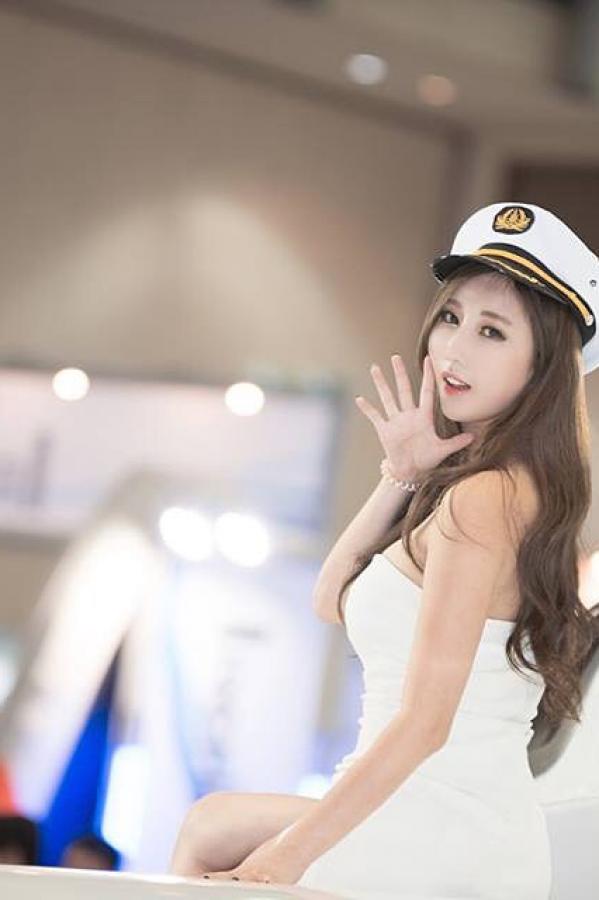 신세하 申世河 申世河(신세하)- 颜值惊艳的南韩赛车女王第2张图片