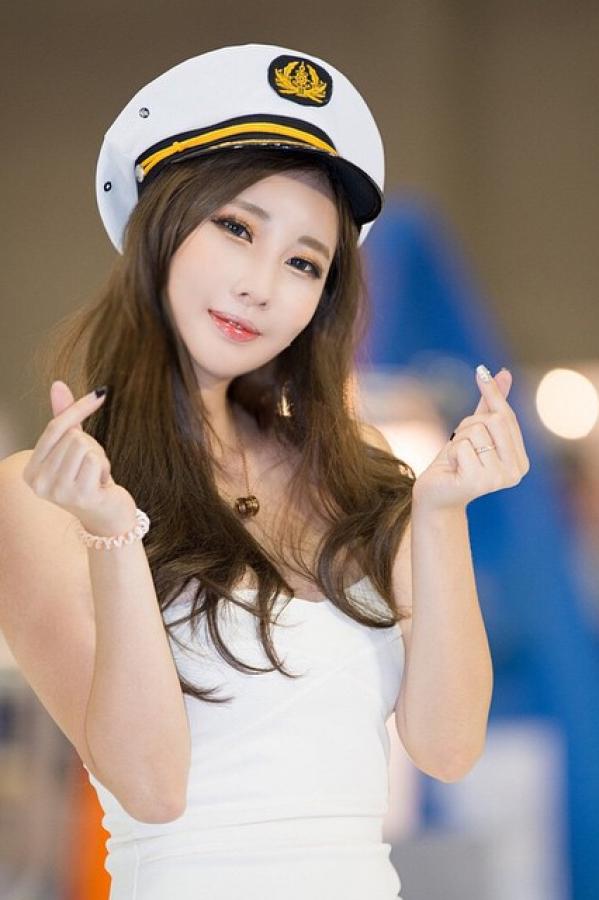 신세하 申世河 申世河(신세하)- 颜值惊艳的南韩赛车女王第5张图片