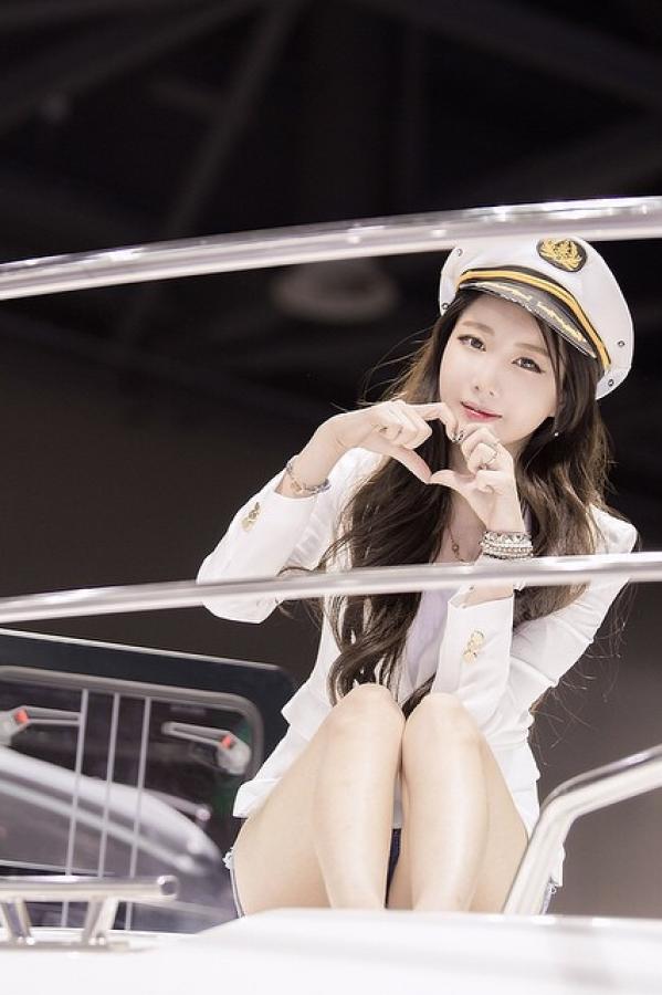 신세하 申世河 申世河(신세하)- 颜值惊艳的南韩赛车女王第11张图片