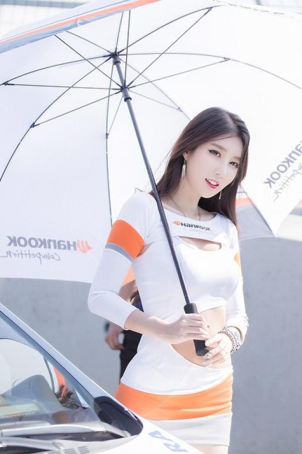 신세하 申世河 申世河(신세하)- 颜值惊艳的南韩赛车女王第12张图片