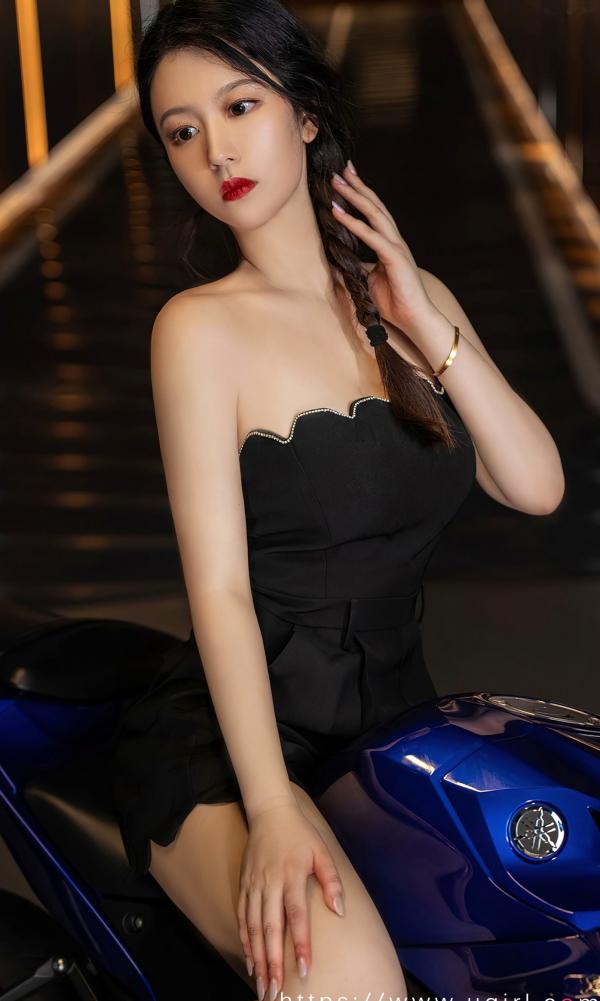 鍾晴 钟晴  UGirlsApp尤果圈爱尤物-2661-钟晴-《想牵你的手》机车女神，黑色短裙御姐，冷艳诱惑，车库街拍写真第5张图片