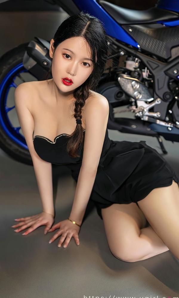 鍾晴 钟晴  UGirlsApp尤果圈爱尤物-2661-钟晴-《想牵你的手》机车女神，黑色短裙御姐，冷艳诱惑，车库街拍写真第16张图片