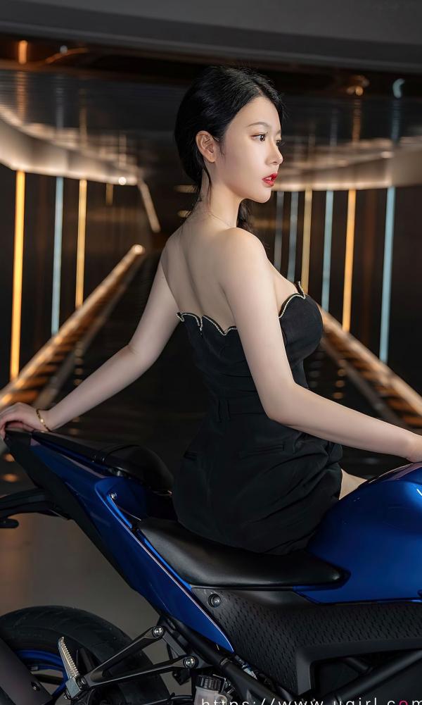 鍾晴 钟晴  UGirlsApp尤果圈爱尤物-2661-钟晴-《想牵你的手》机车女神，黑色短裙御姐，冷艳诱惑，车库街拍写真第19张图片