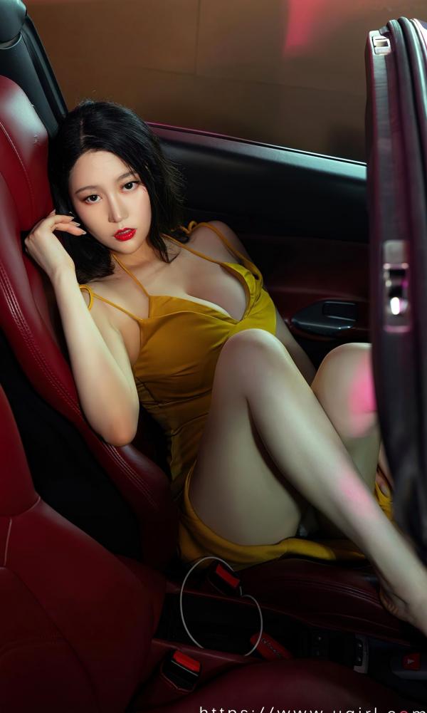 鍾晴 钟晴  UGirlsApp尤果圈-2651-钟晴《完美邂逅》：黄色吊带短裙车模大片，豪车跑车女神秀性感身材与撩人美腿第16张图片