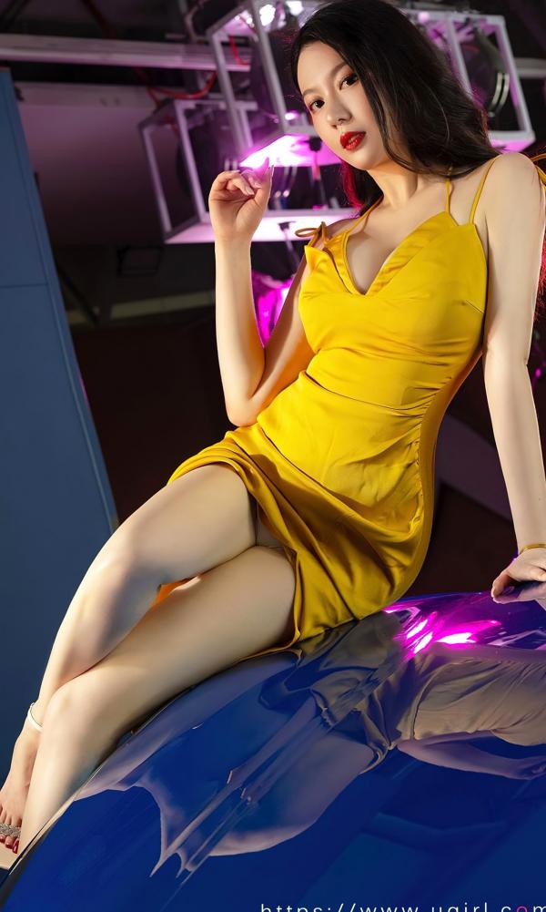 鍾晴 钟晴  UGirlsApp尤果圈-2651-钟晴《完美邂逅》：黄色吊带短裙车模大片，豪车跑车女神秀性感身材与撩人美腿第17张图片