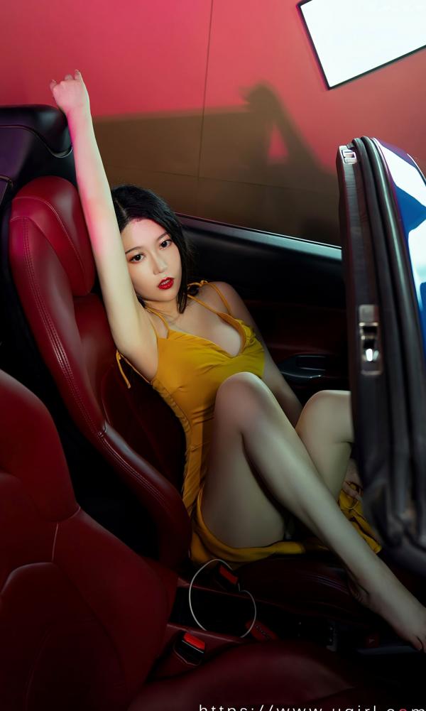鍾晴 钟晴  UGirlsApp尤果圈-2651-钟晴《完美邂逅》：黄色吊带短裙车模大片，豪车跑车女神秀性感身材与撩人美腿第20张图片