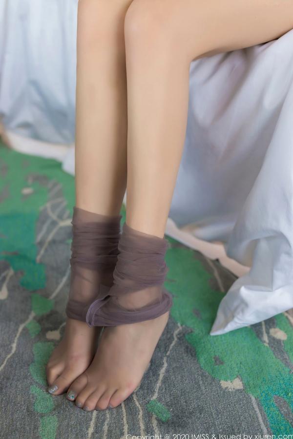 lavinia汐   IMiss爱蜜社-497-Lavinia肉肉-室内私房典雅服饰与蕾丝内衣，展现气质女神的极致诱惑第25张图片