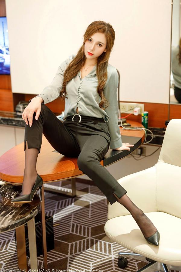 lavinia汐   IMiss爱蜜社-492-Lavinia肉肉：职业装搭配极致黑丝，私房内衣大秀修长美腿，尽显典雅诱惑风情第28张图片