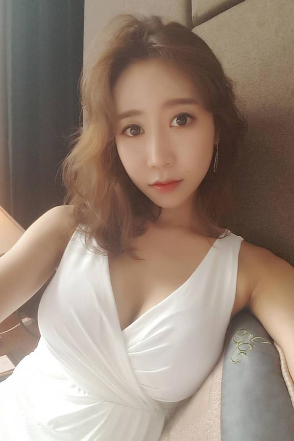 Bizarreone  Bizarreone- 胸怀大痣的韩国SPA老板娘第18张图片
