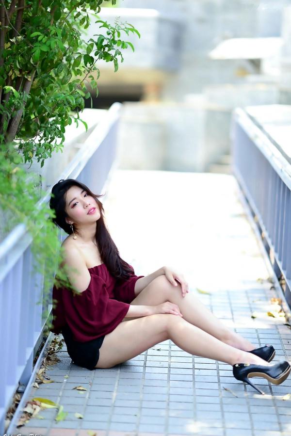 孙莎莎 孙瑜莎莎  台湾正妹孙莎莎高美馆户外性感写真，优雅露肩装展现清新气质与迷人曲线第73张图片