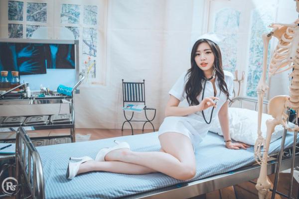 谢立琪   台湾正妹谢立琪《谢雨琪の护士》私房写真：制服诊室诱惑与浴室湿身撩人魅力，演绎极品护士风情第3张图片