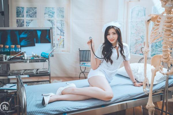 谢立琪   台湾正妹谢立琪《谢雨琪の护士》私房写真：制服诊室诱惑与浴室湿身撩人魅力，演绎极品护士风情第4张图片